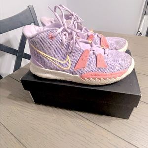 Nike Kyrie 7 Daughters Basketball shoes size 7Y. Brand new